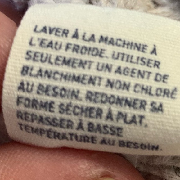 Amer Eagle Outfitter basic cream sweater, 3/4 sleeves - Picture 10 of 10